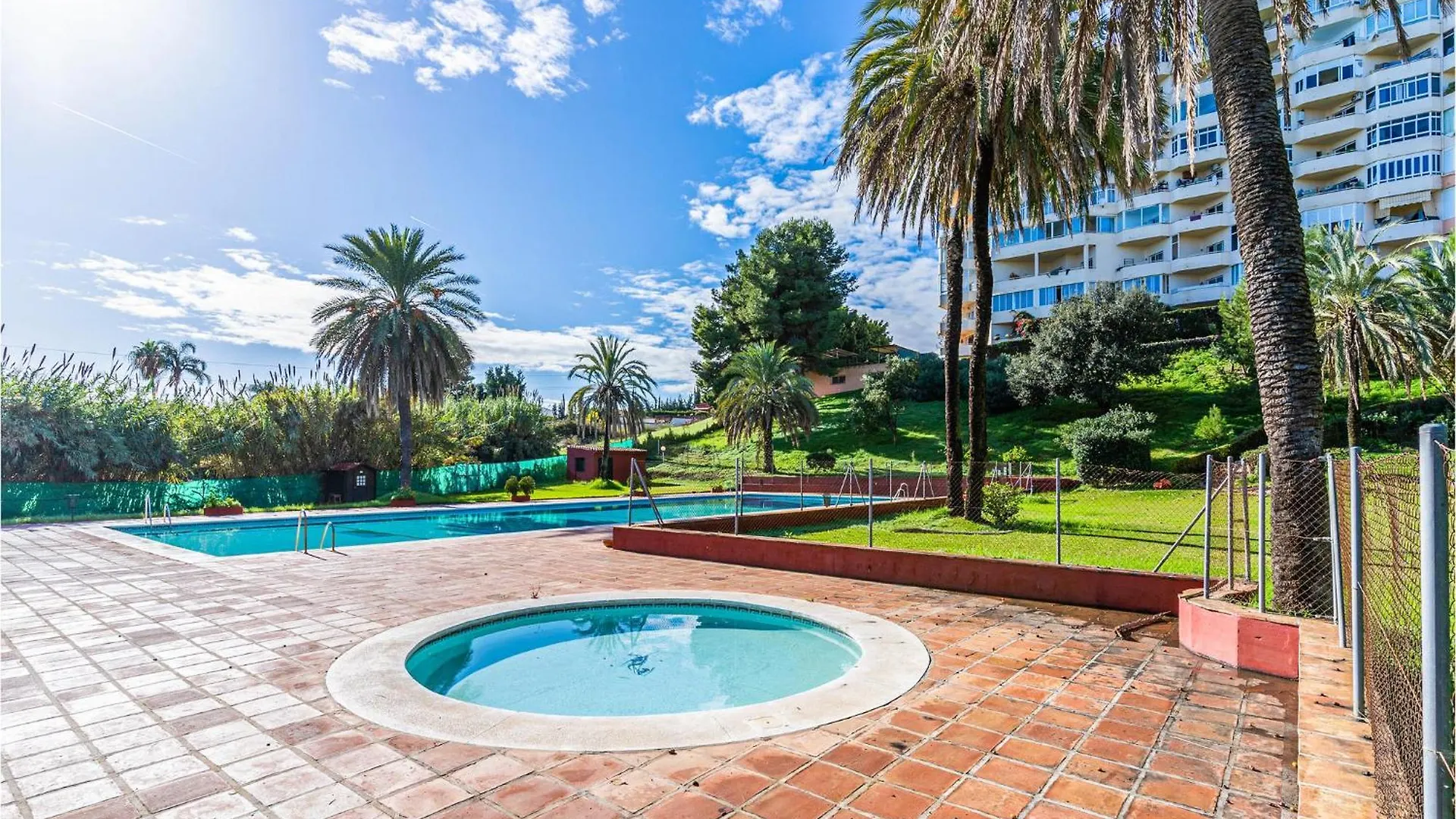 Nice Apartment In Estepona With Kitchen